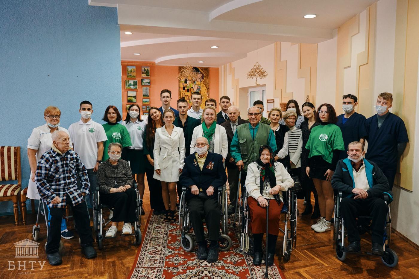 Студенчество БНТУ - ветеранам: благотворительный концерт в Доме-интернате для престарелых и инвалидов «Исток»